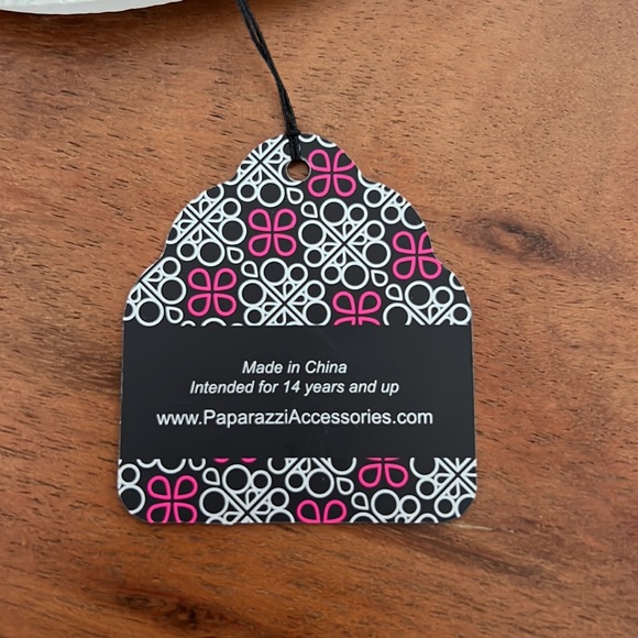 PAPARAZZI White Faux Leather Bracelet - Picture 4 of 6